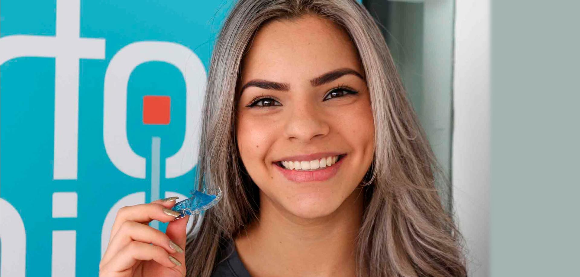 retenedores tus dientes sin brackets se quieren mover