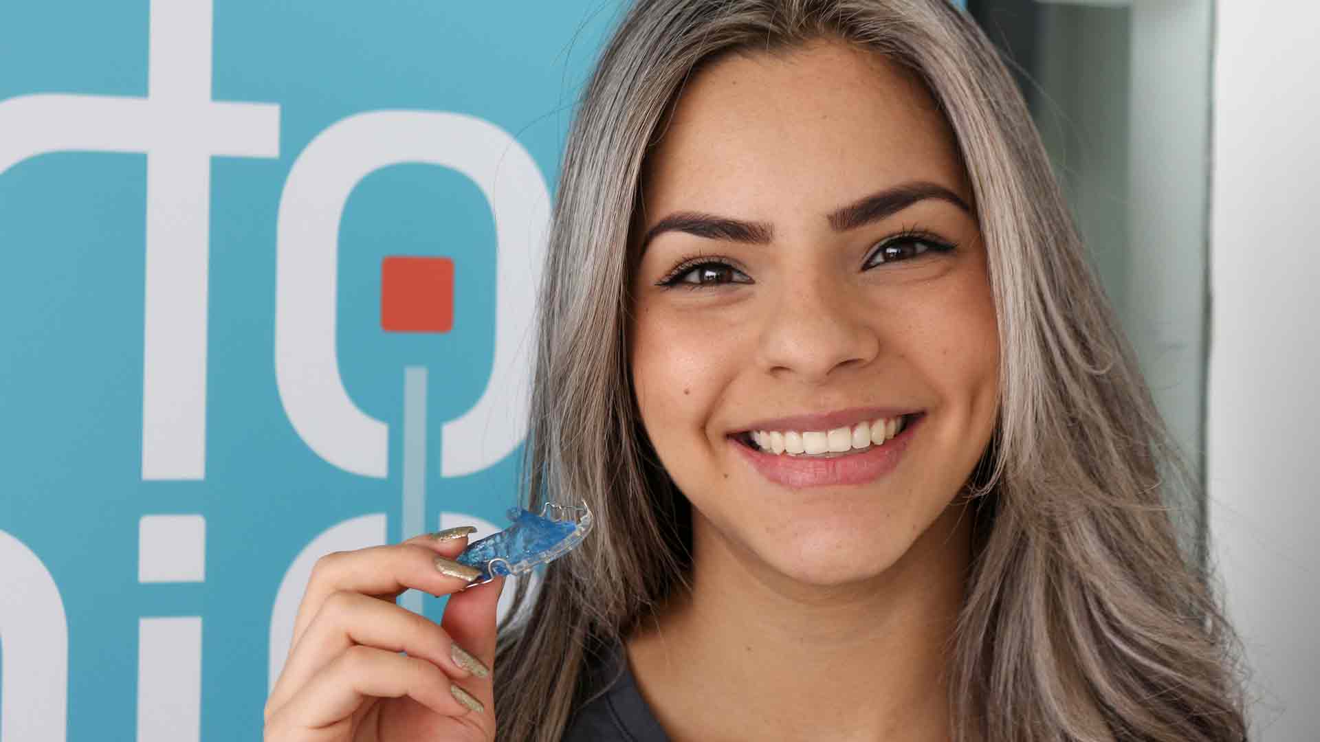 retenedores tus dientes sin brackets se quieren mover